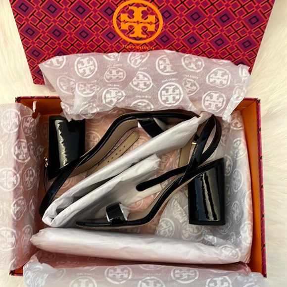 Tory Burch patent heeled sandals - Picture 2 of 5